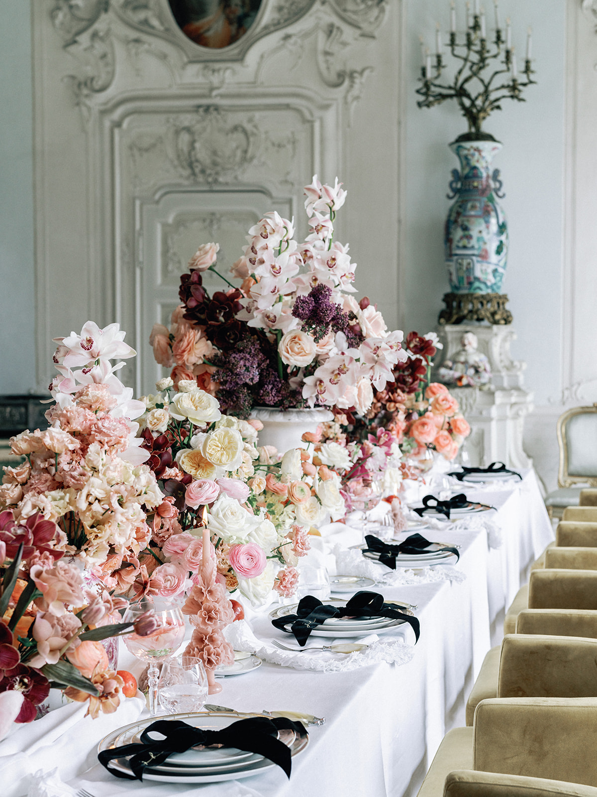 Lush wedding table design at Villa Sola Cabiati on Lake Como