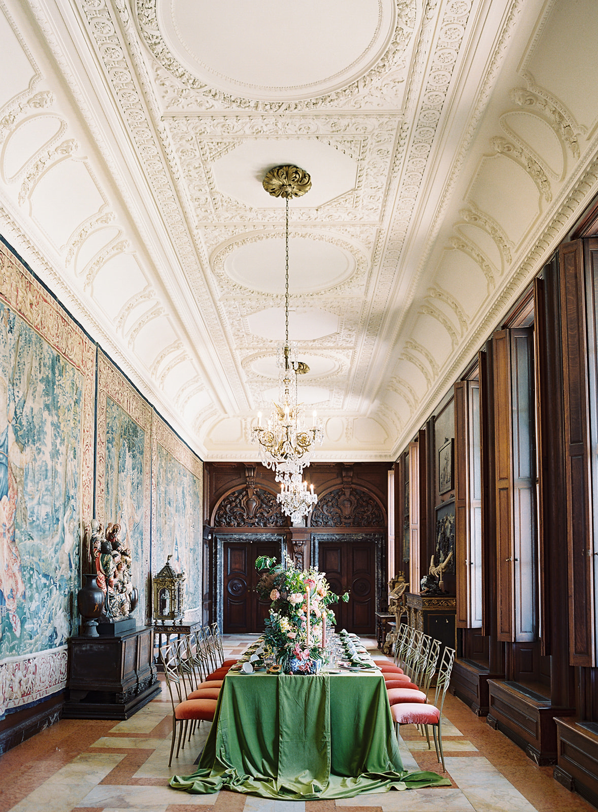 Beautiful wedding table design at the Larz Anderson House